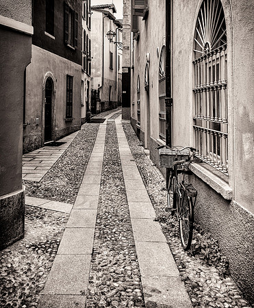 Narrow town street, Cernobbio, Lake Como