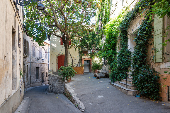 Arles